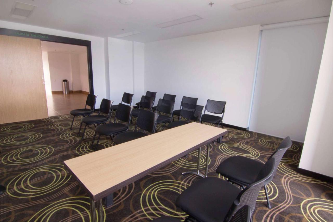 Sonesta Hotel Pereira Cerritos Exteriér fotografie A meeting room at the hotel