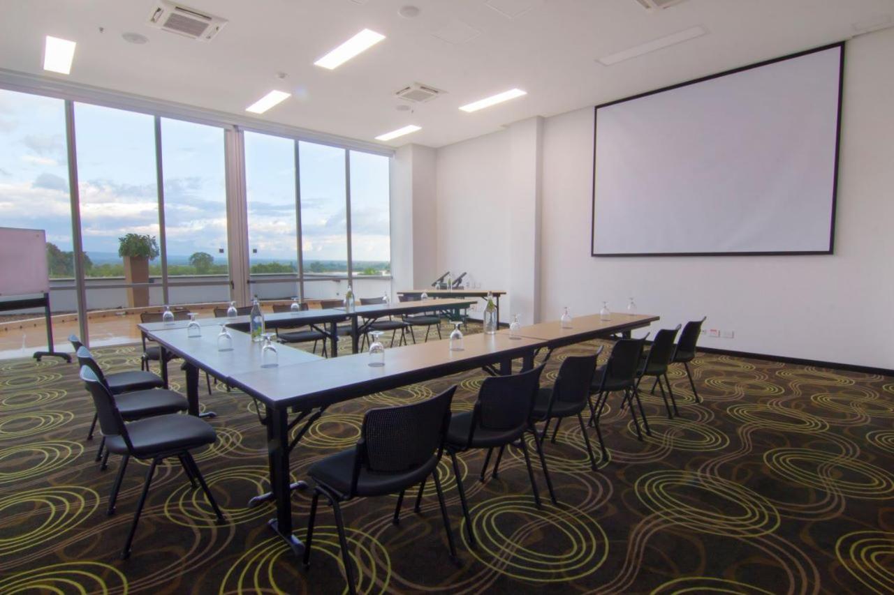Sonesta Hotel Pereira Cerritos Exteriér fotografie Meeting room