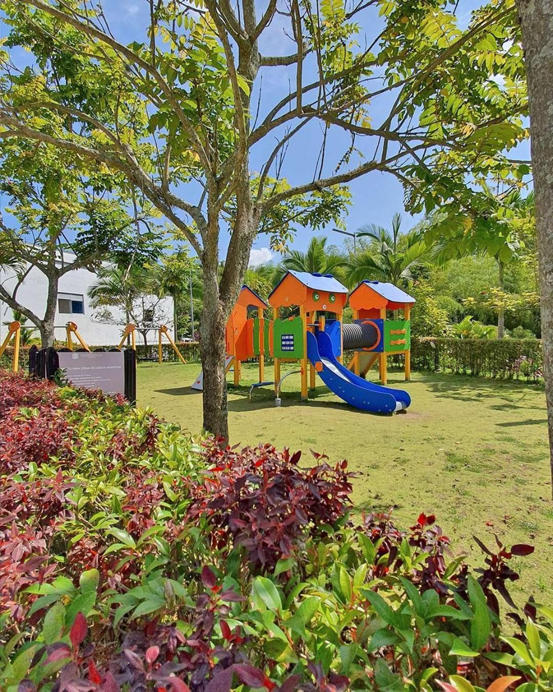 Sonesta Hotel Pereira Cerritos Exteriér fotografie Playground at the resort