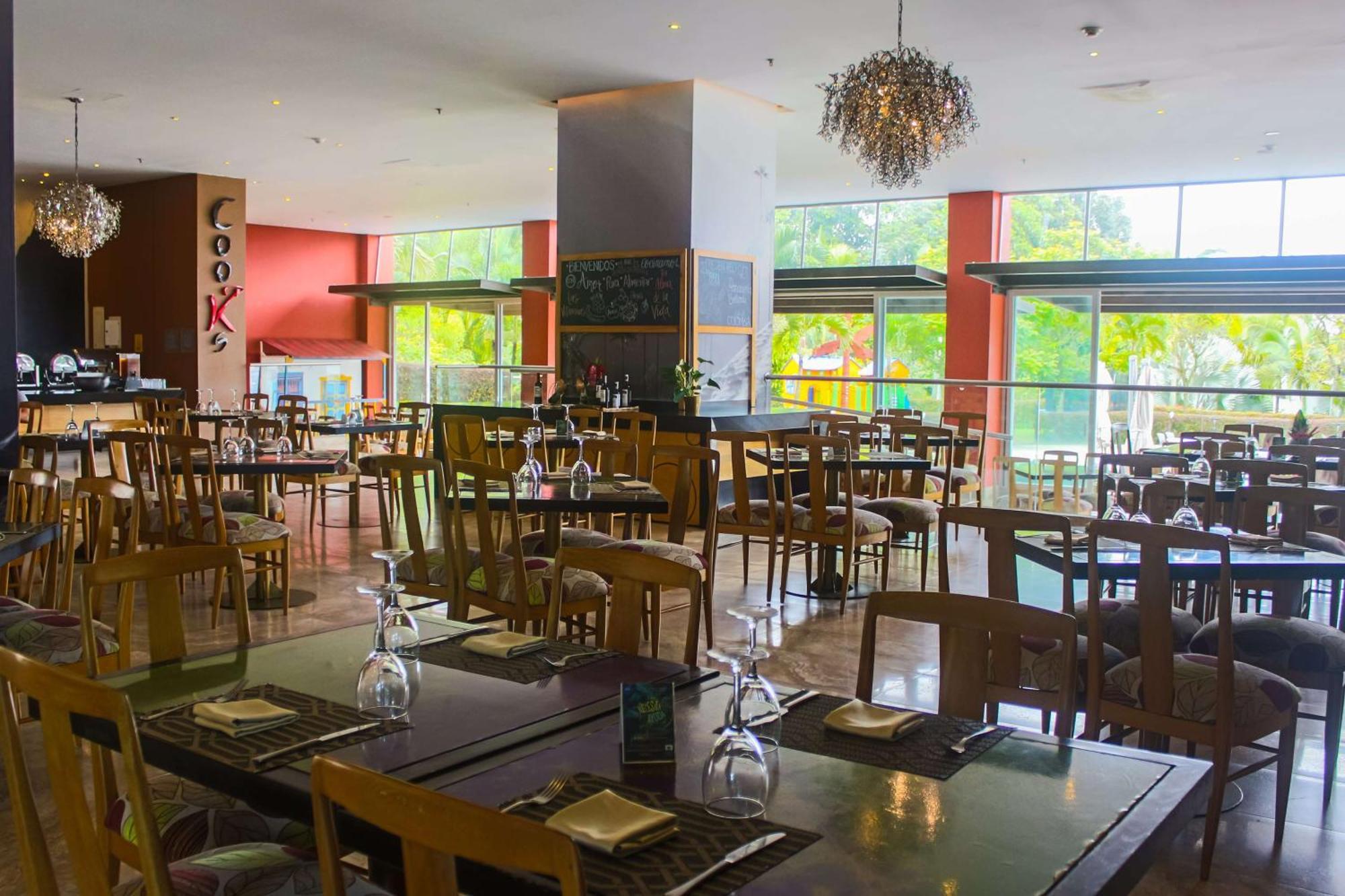 Sonesta Hotel Pereira Cerritos Exteriér fotografie The interior of the restaurant