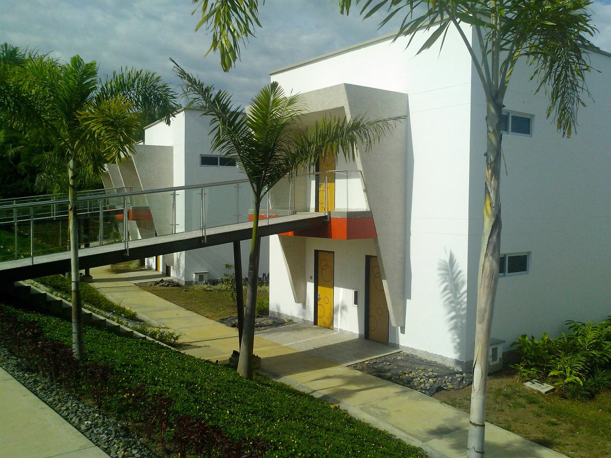 Sonesta Hotel Pereira Cerritos Exteriér fotografie The house of the architect